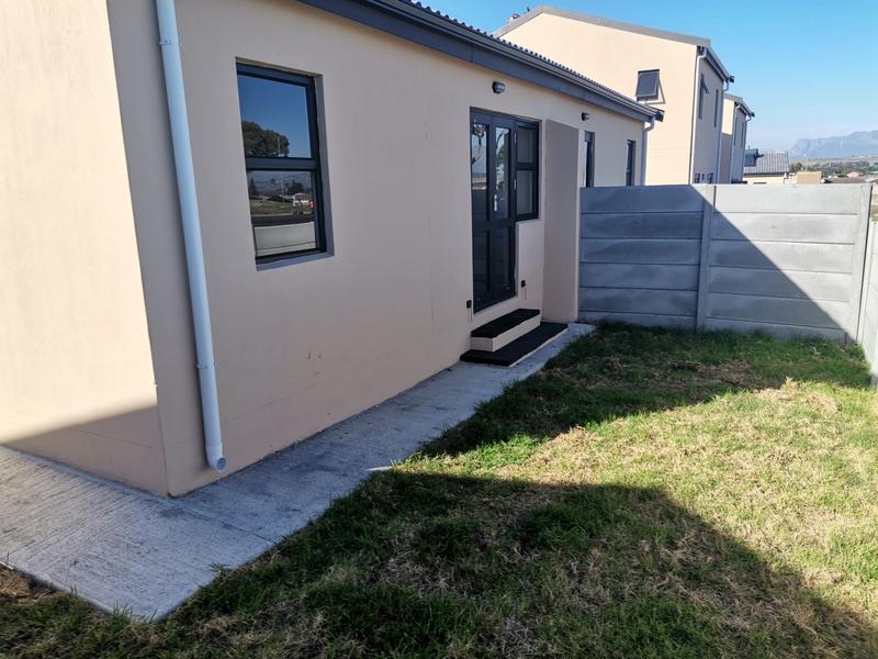 To Let 2 Bedroom Property for Rent in Austinville Western Cape